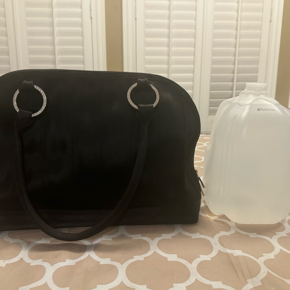 Harvey’s seatbelt bag “Belle”